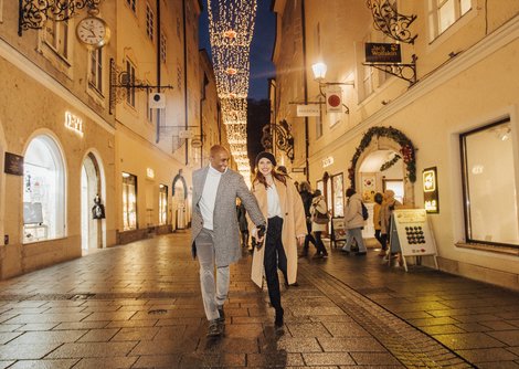 Mit Altstadt Gutscheinen lässt sich in Salzburg shoppen und kulinarisch genießen | © Nico Zuparic