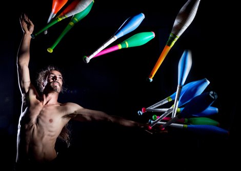 Gaukler-Walking-Acts beim Mitmachzirkus sind ein echter Publikumsliebling  | © Cirque Heydotz