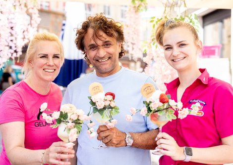 ARTmosFLAIR-Spritz bei ALpzGelato in der Linzer Gasse: Kirsten und Celal Karaarslan, Lisa-Maria Brundiers  | © wildbild