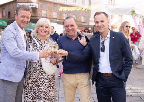 Christian Wieber, Obmann Altstadtverband Salzburg, Brigitte Hirschegger, Via Venty, Albert Gilli und BM Bernhard Auinger | © wildbild