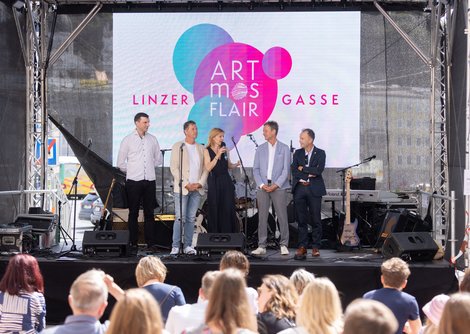 Andreas Allesch, Roland Aigner, Kathi Gudmundsson, Christian Wieber und BM Bernhard Auinger | © wildbild