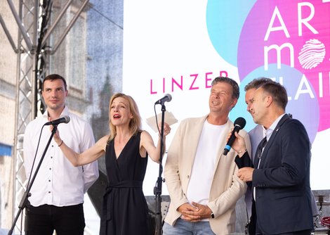 Bei der Eröffnung von ARTmosFLAIR am Platzl  | © wildbild