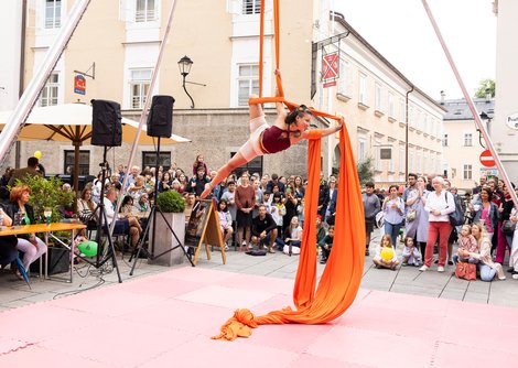 Akrobatin der Zirkusschule MOTA  | © Erika Mayer