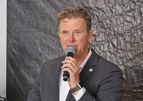 Roland Aigner beim Meet-Deep-Talk in der Galerie Frey | © Uwe Brandl