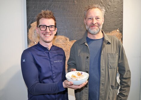 Kulinarik meets Kunst: Aaron Priewasser, Genusskrämerei und Künstler Alexander Steinwendtner | © Uwe Brandl