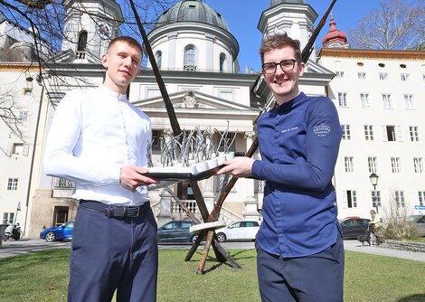Kunst meets Kulinarik: Ruslan Zavertailo und Haubenkoch Aaron Priewasser | © Uwe Brandl 