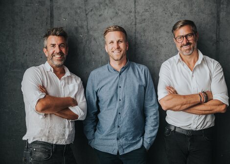 v.l.n.r.: Matthias Felsner (friendship.is), Seppi Sigl (Trumer), Benedikt Binder-Krieglstein (Reed Exhibitions) | © Niko Zuparic