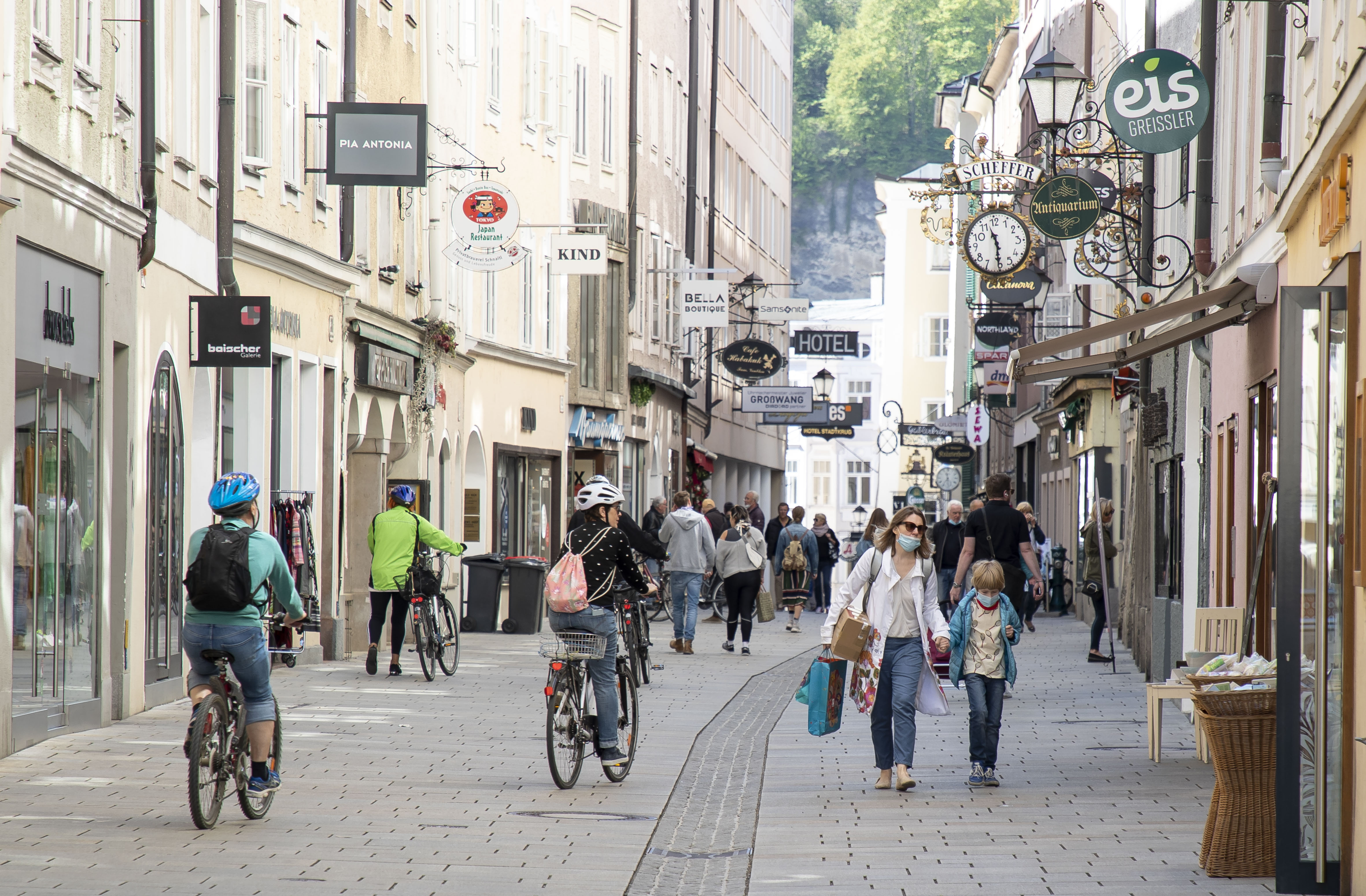 Altstadt Erwacht Mit Offnung Der Geschafte