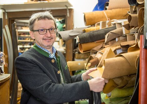 Gürtelmacher Wolfgang Schliesselberger | © Martin Baumann