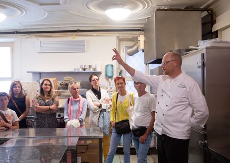 Ein Blick in die Backstube des Café Tomaselli | © Wildbild