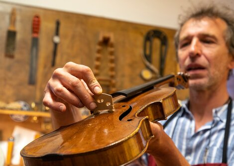 Hand.Kopf.Werk. zu Gast bei Geigenbauer Mücke-Elschek | © Altstadt Verband Salzburg / Andreas Kolarik