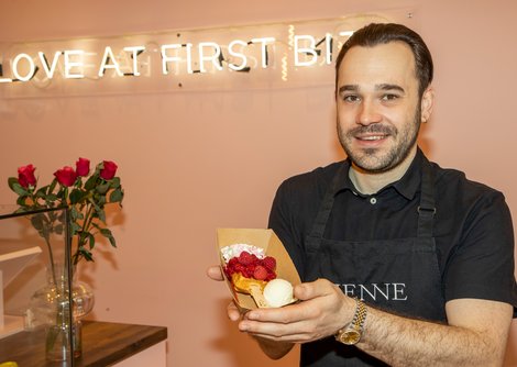 Stefan Gollackner von Étienne verspricht "Liebe auf den ersten Biss" | © Andreas Kolarik