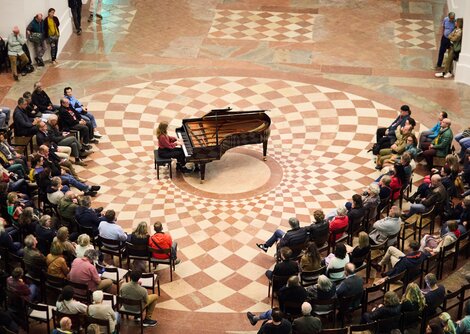 Die Kollegienkirche wird auch heuer wieder zum künstlerischen Freiraum | © Henry Schulz