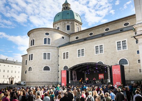 Bei Jazz&TheCity 2024 gibt es wieder eine Open Air-Bühne am Residenzplatz inmitten der Altstadt | © Henry Schulz