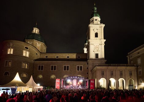 Jazz&TheCitysounds-Open Air-Bühne am Residenzplatz in der Altstadt Salzburg | © Henry Schulz