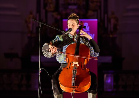 Sophie Abraham in der Kollegienkirche | © Henry Schulz