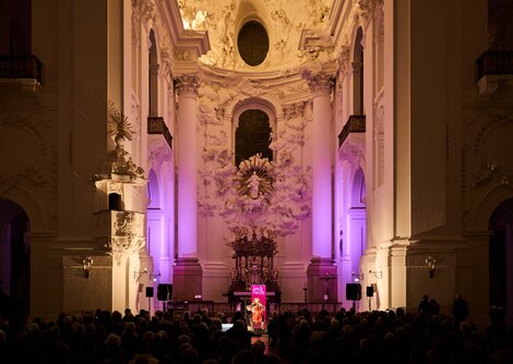 Mitreißendes Konzert von der Cellistin Sophie Abraham | © Henry Schulz