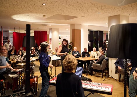 Pre-Opening Jazz&theCitysounds 15.10.2025 Blue Moss in der JUFA Hotel Bar | © Henry Schulz