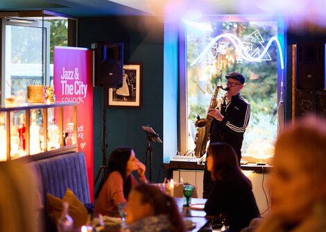 Pre-Opening Jazz&theCitysounds 15.10.2025 Peter Fürhapter im Yazzoon | © Henry Schulz