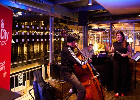 Pre-Opening Jazz&theCitysounds 2025 in der Amadeus Salzach-Insel-Bar mit Jazzbüro | © Henry Sculz