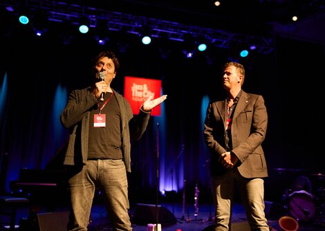 Markus Deisenberger, künstlerischer Koordinator,  Roland Aigner, Altstadtverband-GF bei der Jazz&TheCitysounds-Eröffnung | © Henry Schulz