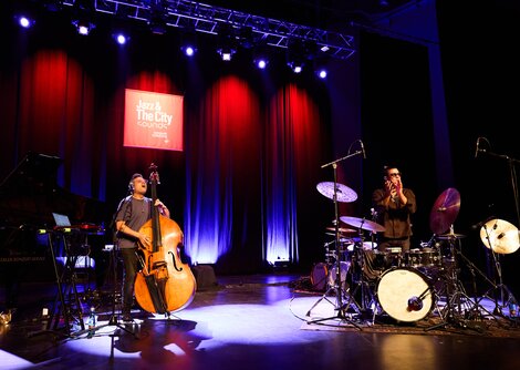 Adam Ben Ezra feat. Michael Olivera in der SZENE | © Henry Schulz