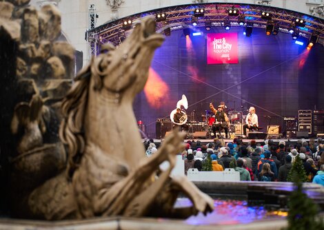 Ben LaMar Gay auf der OpenAir-Bühen am Residenzplatz | © Heny Schulz
