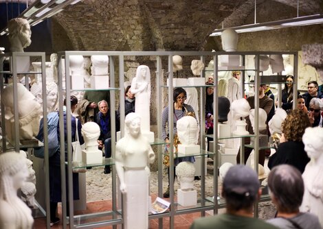 Hidden Track Abgussammlung im DomQuartier mit Almut Schlichting und Anna Koch  | © Henry Schulz