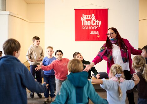 Jazzwerkstatt mit Musikpädagogin Nane Frühstückl im Zwergelgartenpavillon | © Henry Schulz
