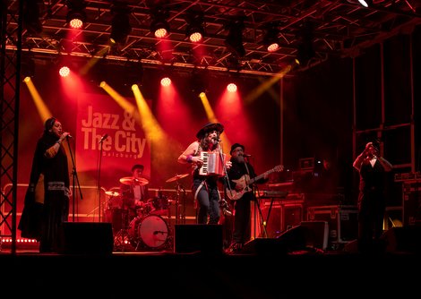 Luca Bassanese & La Piccola Ochestra Popolare | © Andreas Kolarik