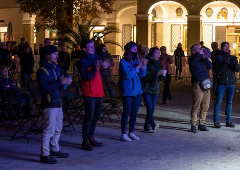 Publikum am Residenzplatz  | © Andreas Kolarik