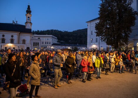 Gute Stimmung beim Publikum am Residenzplatz | © Andreas Kolarik