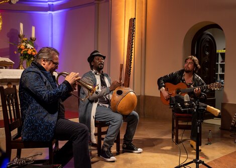  Volker Goetze, Ali Boulo Santo Cissoko und Alejandro Moreno  | © Andreas Kolarik
