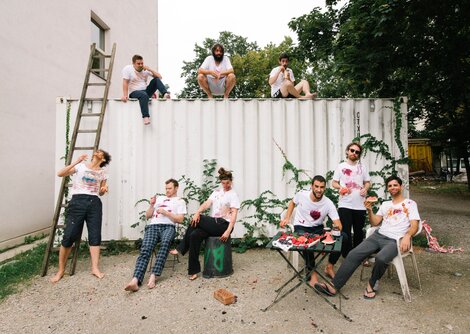 Beim Ensemble Kuhle Wampe treffen pointierte Kommentare auf üppige Bläsersätze  | © Karo Pernegger