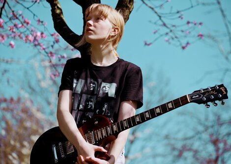 Die Londoner Sängerin, Songwriterin und Gitarristin Rosie Frater-Taylor  | © Pat Pascal