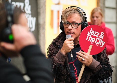 Walking Concert mit Co-Kurator Oliver Hangl | © Henry Schulz