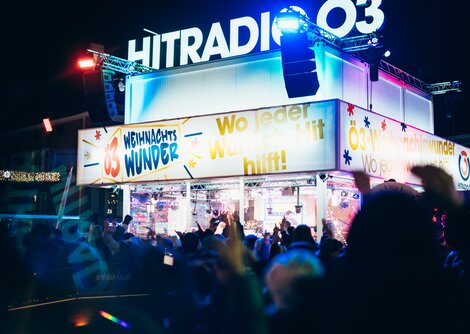 Gläserne Wunschhütte des Ö3-Weihnachtswunders | © Martin Krachler