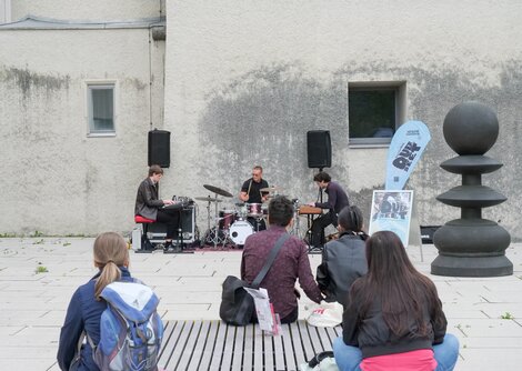Triotronic beim Museum der Moderne: QUER_BEET soll Lust machen, verborgene Plätze der Altstadt zu besuchen  | © Valentin Czihak