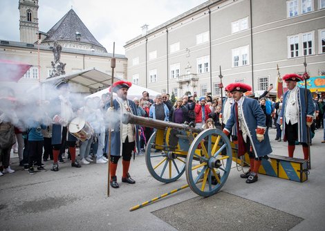 Die Salzburger Bürgergarde gab Salutschüsse ab | © Andreas Kolarik