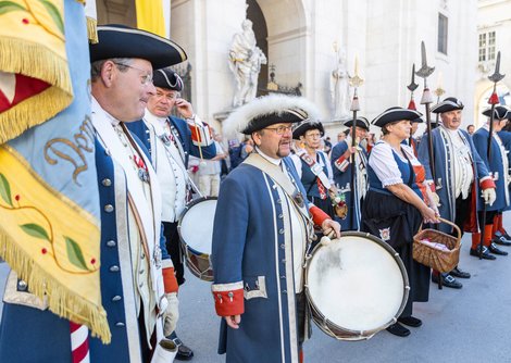 Die Salzburger Bürgergarde war beim Salzburger Rupertikirtag im Einsatz | © wildbild