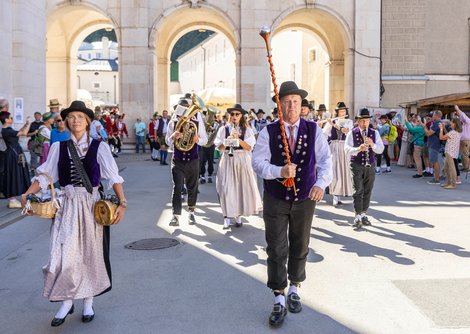 Die Trachtenmusikkapelle Maxglan beim Rupertikirtag 2023 | © wildbild