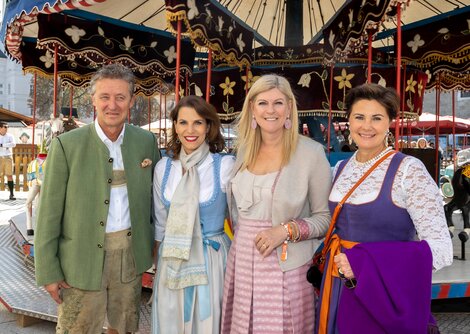Altstadtverband-Obmann Christian Wieber, Bundesministerin Mag. Karoline Edtstadler, Nationalrätin Tanja Graf und Regina Wieber | © Andreas Kolarik
