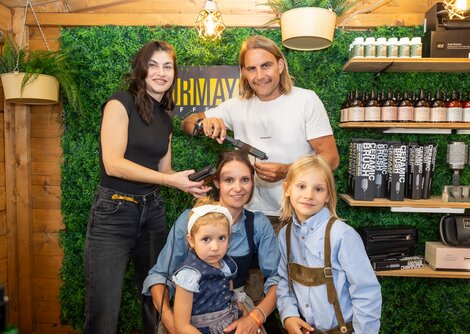 Birgit Eherer mit Livia und Nino bei Christian Sturmayr | © Andreas Kolarik