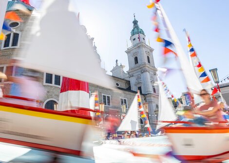 Zahlreiche nostalgische Fahrgeschäfte wie der Sturmsegler  | © wildbild
