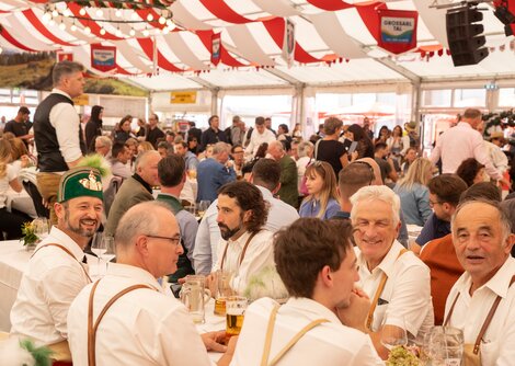 Im Festzelt am Salzburger Rupertikirtag 2024  | © Andreas Kolarik