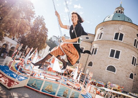 2025 gibt es sechs Tage buntes Kirtagstreiben inmitten der Altstadt Salzburg  | © Niko Zuparic