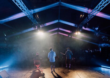 Bühne frei für junge Nachwuchskünstler:innen täglich ab 18:30 Uhr | © wildbild