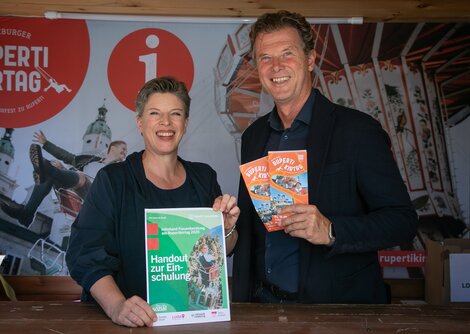 Unbeschwert feiern beim Salzburger Rupertikirtag: Stadt-Frauenbeauftragte Alexandra Schmidt und AV-GF Roland Aigner  | © Anna Pirato