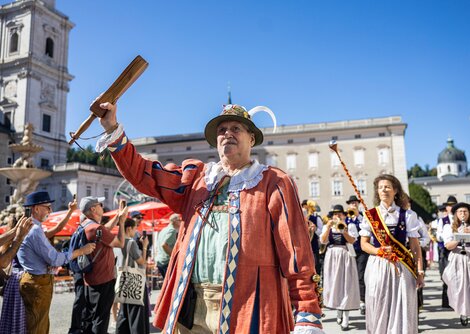 Hanswurst alias Johannes Rupert Franz am Residenzplatz | © wildbild