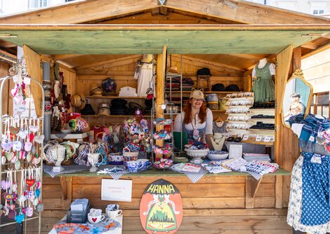 Tracht Constanze Kurz am Alten Markt am Handwerksmarkt  | © wildbild